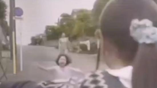 1984年日本恐怖片《市松人偶》，阿酱与诡异玩偶间的惊悚故事 .市松人偶鬼妈妈