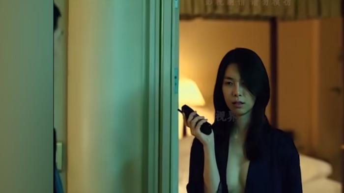 《叛狱无间》：警察潜入监狱复仇，与监狱老大展开惊心动魄对决 .叛狱无间浴袍女后续-[原创首发]-吾爱文案网