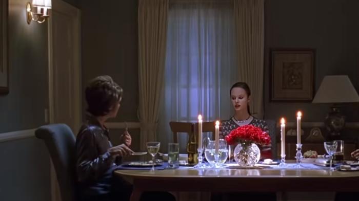 中年男人与女儿闺蜜、邻居少年的情感纠葛及背后的复杂故事 .美国丽人-[原创首发]-吾爱文案网