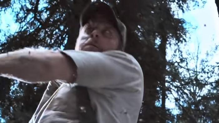 大学生误会护林员引发系列闹剧，马蜂窝致多起意外与阿伟复仇危机 .双宝斗恶魔-[原创首发]-吾爱文案网