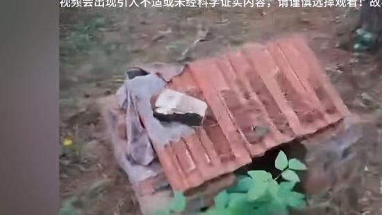 儿时野外破坏神秘小庙后玩伴离奇遭遇，让我坚信宁可信其有不可信其无 .野外用石头砌成的小庙有多恐怖