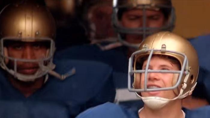 鲁迪逐梦圣母大学橄榄球队，历经坎坷终在赛场实现梦想 .追梦赤子心-[原创首发]-吾爱文案网