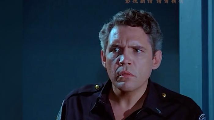 黑人凭精湛口技成特警，历经魔鬼训练，执行任务后终成正式警察 .警察学校-[原创首发]-吾爱文案网