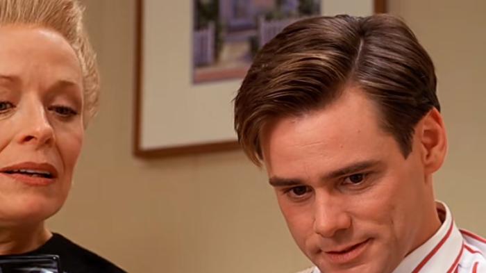 楚门发现生活诸多异样，勇敢挣脱虚假世界，踏上追求真相自由之旅 .楚门的世界-[原创首发]-吾爱文案网