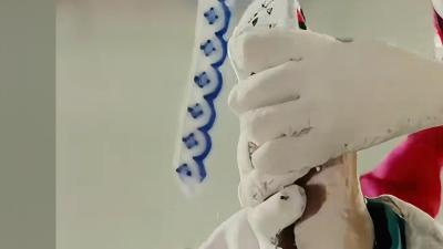 书呆子买鞋迷信书本尺寸闹笑话，凸显灵活变通重要性 .愚人买鞋