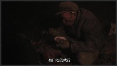 老人远离世俗喧嚣，用河水做饭与蚊虫为伍，靠种田维持生计纪录片人物纪录片-原创解说文案