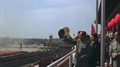 [视]1974年毛主席经过天安门，对着画像哀叹一句，大家听后却哈哈大笑-原创解说文案