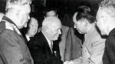 [视]1957年，毛主席和宋庆龄访苏，因飞机头等舱起争执，结果怎样？-原创解说文案