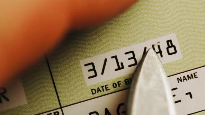 少年弗兰克从流浪到行骗再被捕，家庭变故与欲望如何改写其人生 .猫鼠游戏原型人物-[原创首发]-吾爱文案网