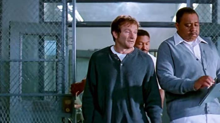 男子入精神病院获启发，学医后坚持理念，用欢笑关怀助力治病 .罗宾·威廉姆斯-[原创首发]-吾爱文案网