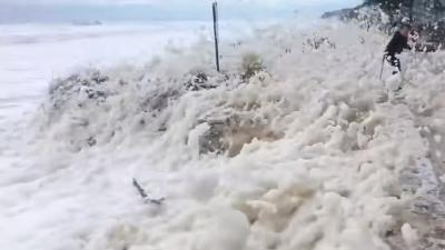 盘点世界罕见自然奇观：泡沫风暴、巨型蜘蛛网、雪崩与极寒风暴 .极寒风暴