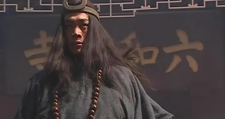 武松断臂出家后，只有一人去看望他，可此人曾经却最瞧不上武松