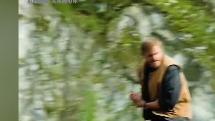 地质学家雷哥历经末世磨难，与幸存者们在废墟中相互扶持重建生活 .大地永存第一季讲解-[原创首发]-吾爱文案网