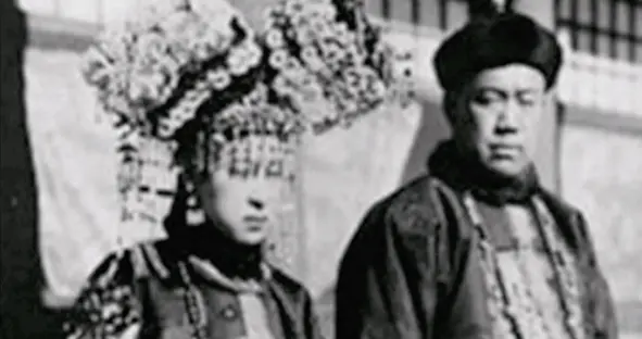 清朝一少年公子，与收养的妹妹成亲后，生下一个儿子成为历史名人