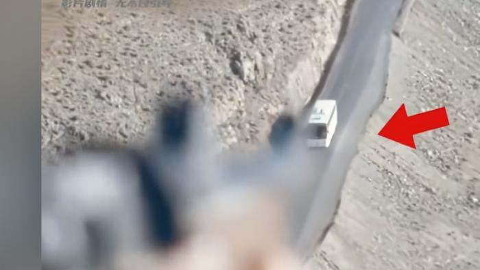 一把猎枪引发跨国连锁悲剧：不同身份者命运因意外交织的故事 .通天塔里的两个小孩最后怎样了-[原创首发]-吾爱文案网