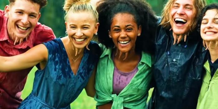 2026年恐怖病毒致人类下巴长鱿鱼触角，阳光突现后学生遭灾难 .水熊虫-[原创首发]-吾爱文案网