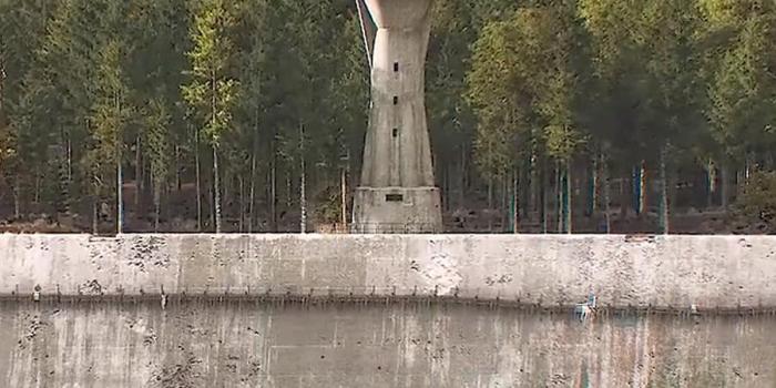 峡谷守卫男人与对面美女历经生死，毁峡谷后李维失约数月终出现 .峡谷女主安雅-[原创首发]-吾爱文案网