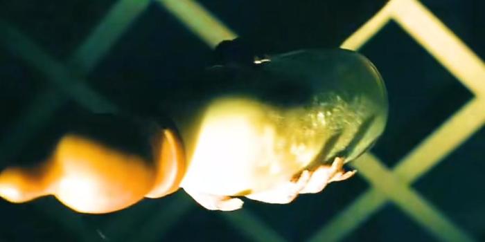 诡异“喂奶”场景下强哥与翠花的惊险经历，幸得流浪汉出手解救 .一对男女被困洞中-[原创首发]-吾爱文案网