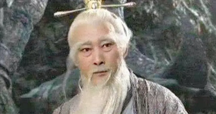 四个先天圣人的坐骑，女娲娘娘可以用凤凰，元始天尊用九条真龙！