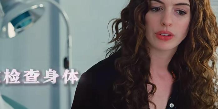 药物推销员尼克与患帕金森病的艾拉，历经波折终携手共赴未来 .安妮海瑟薇-[原创首发]-吾爱文案网