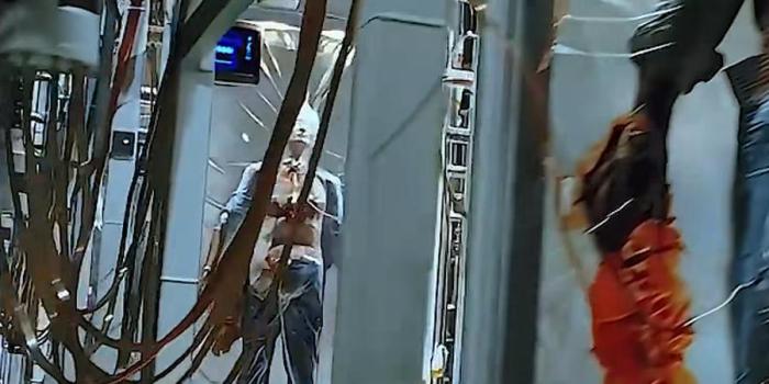 惊悚！吸血鬼疯狂行径不断，强哥等人历经苦战终用病毒终结危机 .刀锋战士-[原创首发]-吾爱文案网