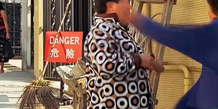 强哥给丈母娘拜年状况百出，好心帮忙被误认色狼，婚礼取消茫然离开 .沈殿霞-[原创首发]-吾爱文案网