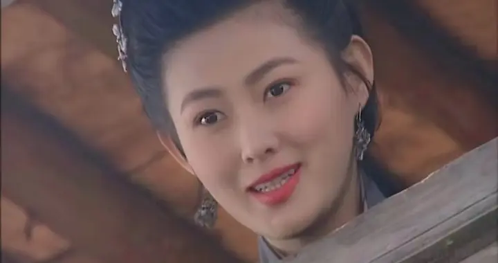 潘金莲看到武松第一眼，就一见倾心，武松的眼神也感觉很惊艳