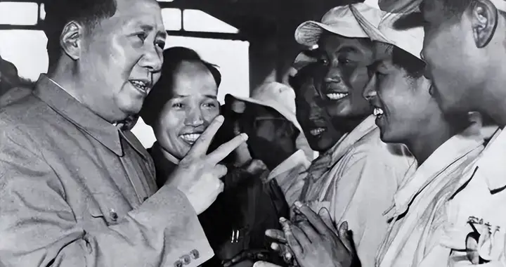 毛主席问刘伯承：你和小叶丹结拜，他是先跪左腿还是先跪右腿？