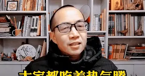 乾隆给老人写了一幅春联和一文钱，竟让老人从此有用不完的钱