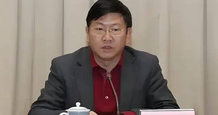 云南国土资源厅原副厅长李连举因色致腐遭敲诈的堕落之路