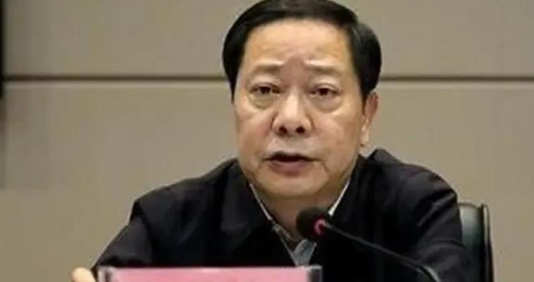 江西高官殷美根贪腐回报乡邻的荒诞双面人生