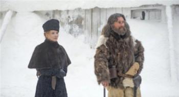 《没有人喜爱黑夜》：展现极地寒夜中的双面女性