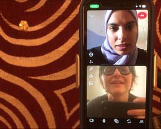 《把灵魂放在掌上前行》戛纳入选纪录片主角，加沙女摄影记者罹难以色列空袭