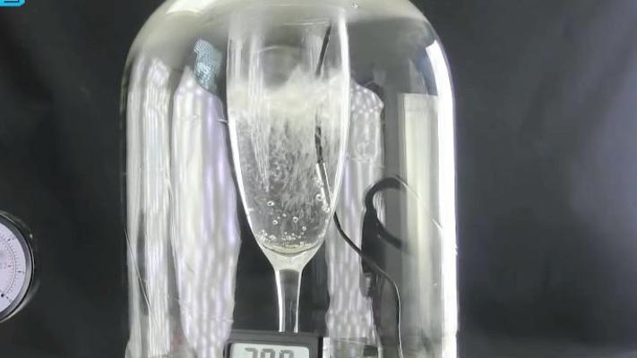 揭秘不穿宇航服进太空的可怕后果与模拟实验