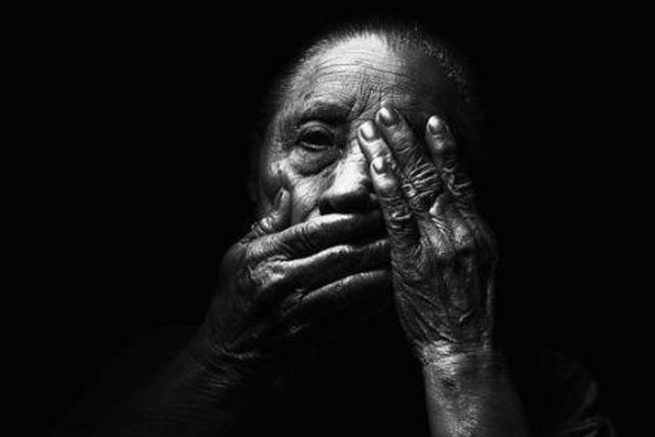 《老人望路：乡村百岁翁临终前的灵异征兆实录》