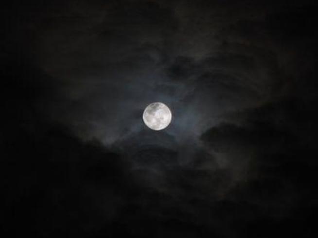 冥卡惊魂：女儿用鬼卡换命 父亲索魂终成空