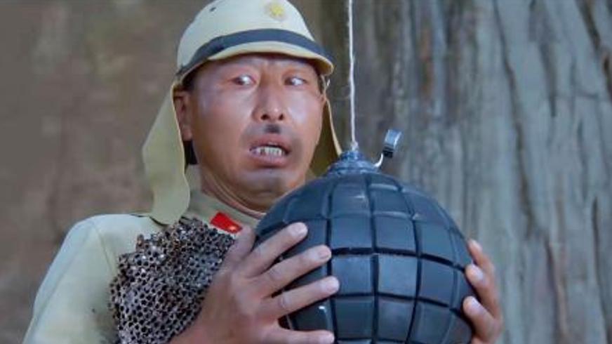 《举起手来》：爆笑抗战背后的爱国情怀与时代印记