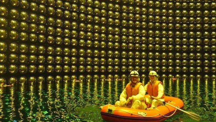 日本千米矿山下5万吨超纯水：腐蚀金属却能探测宇宙奥秘