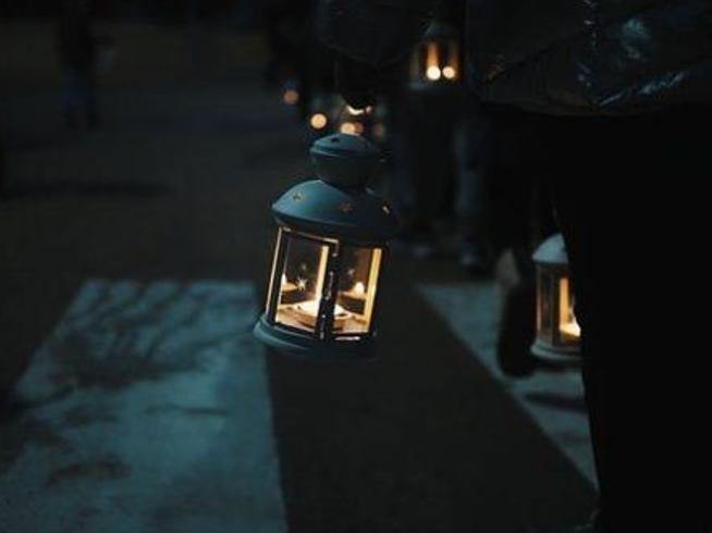 《夜半敲门声：净月出租屋的纸人惊魂夜》