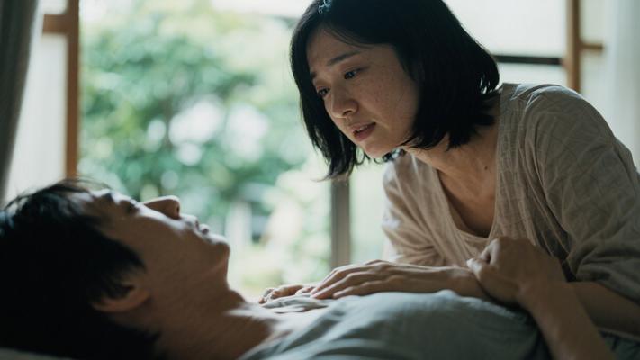 《昼颜》：情欲迷局中人性的挣扎与现实的残酷