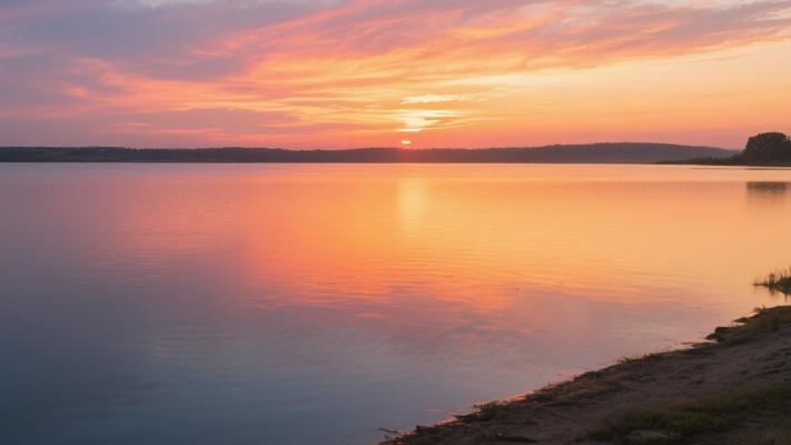 湖边绚烂日落与水静态高清素材镜头
