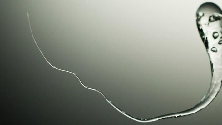 鲁珀特之泪：子弹打不穿却被尾巴捏碎的玻璃奇景