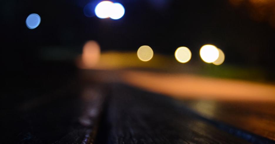 凶兆墨镜：黑气预言与救赎诅咒的双重镜像