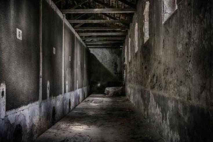 《唐时奇闻：坟间女鬼的十三万迁坟奇事》