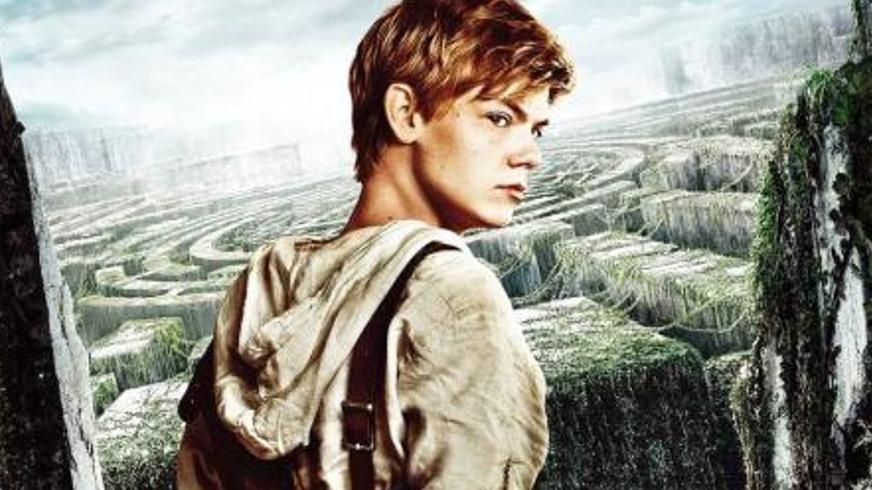 《移动迷宫》：失忆者的绝境逃亡与实验迷宫的真相