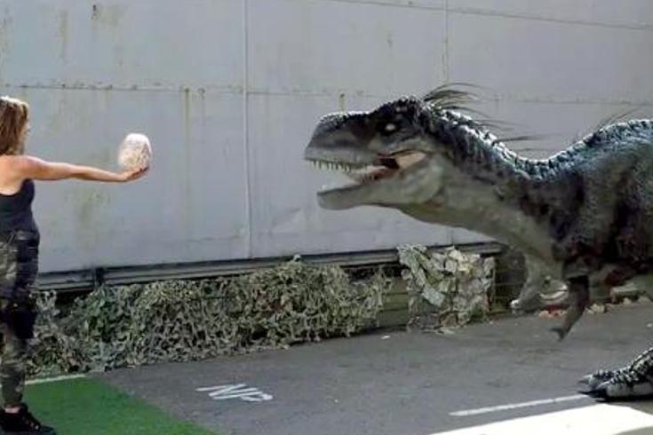 《三叠纪小队》：基因恐龙失控背后的生物武器阴谋与人性博弈