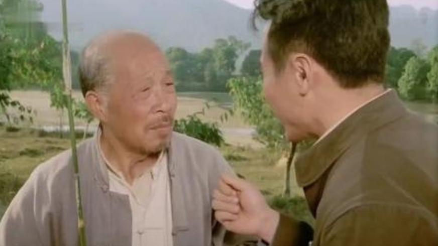 《月亮湾的风波》：万元户的血泪史与时代荒诞剧