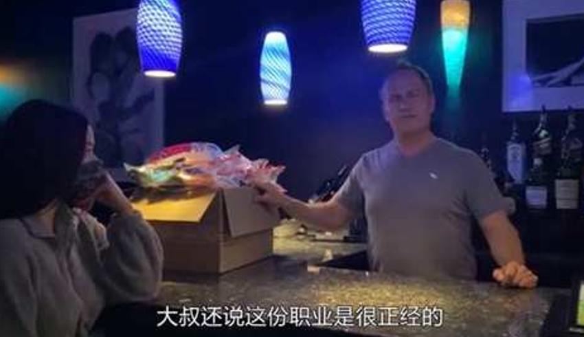 脱衣舞娘夜店工作光鲜背后的自律与辛苦