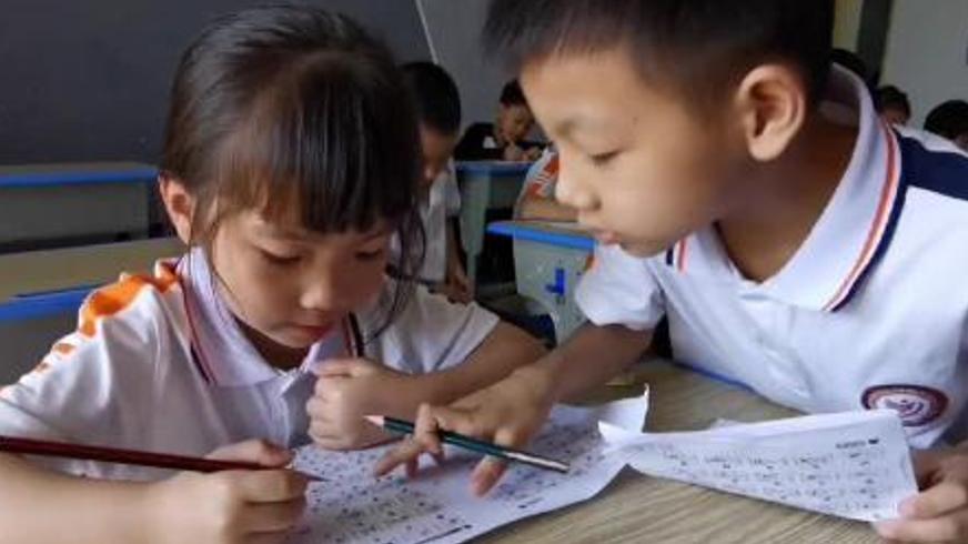 《一年级生》：八旬老者的求学之路与民族记忆