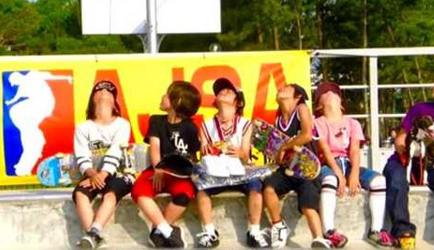 日本滑板女孩奈奈的东京生活日常